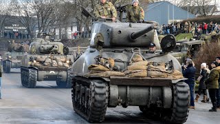 Sherman column in Bastogne (5 Sherman & 1 Priest)