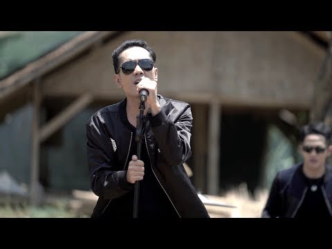 Asbak Band Mencoba Yang Lain
