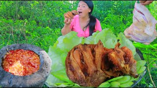 Dalin cooking chicken thighs recipe- fried chicken thighs with chili cause- eating so good HD