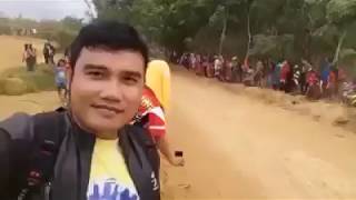 Ngeri Pria ini di tabrak motor saat sedang Selfie di Arena Balap Motor