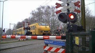 Spoorwegovergang Rosmalen // Dutch railroad crossing