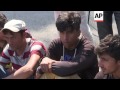 Migrants walk to Serbian border with Hungary