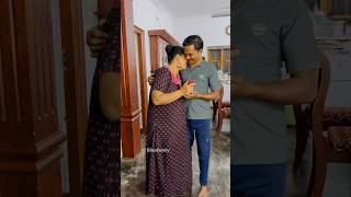 Wife ന്റെ status കണ്ട്  wedding anniversary ആണെന്നറിഞ്ഞ്  wife നെ സോപ്പിടൽ