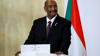 قاد عملية الانتقال الديمقراطي واستولى على الحكم في السودان... من هو عبد الفتاح البرهان؟