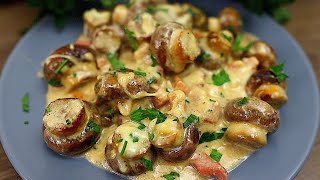 Recipe for delicious fried mushrooms in a creamy cheese sauce with garlic and bacon.