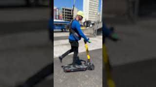 Como ligar o novo patinete elétrico de uso compartilhado de #portoalegre