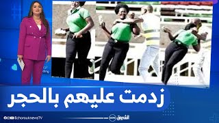 زوجة لاعب مصاب خلال الدوري الكيني تقتحم الملعب بالحجارة.. شاهد السبب!