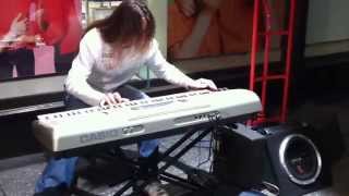 Busker (Izera) rockin' it on a Casio keyboard, Hindley St, Adelaide 09/09/10