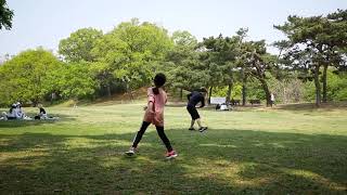 [일상] 올림픽 공원 나들이 - 축구와 원반던지기 놀이  Olympic Park outing-playing soccer and discus