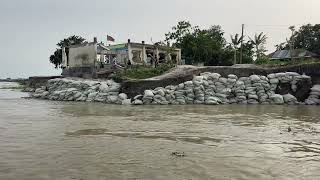 যমুনার গর্ভে একমাত্র স্কুল ।  The only school in the womb of Yamuna