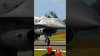 Dancing fighter jet 😎#vlogvideo #shortvideo #army #airforce #phadivlog#fighter #fighterjet#viral