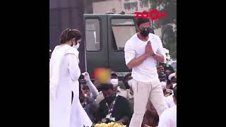 Shah Rukh Khan pays his last respect at Lata Mangeshkar's funeral 😓 | #shorts #shahrukhkhan