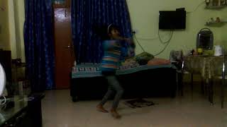 Small girl is dancing on Kanha soja Zara