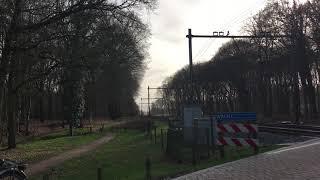 lineas dolime komt met kleuren loc door Ermelo!!// Dutch railroad crossing