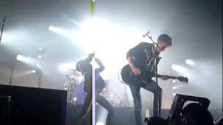 Arctic Monkeys Feat Miles Kane "Little illusion Machine (Wirral Riddler)" @ Lille [01.02.2012]