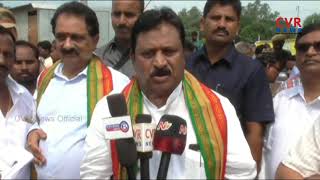 AP Deputy CM Chinarajappa offers Jala Harathi at Samarlakota Pushkaralu | CVR News