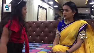 సుమ తన కూతురి తో చేసిన బాహుబలి కామెడీ || ANCHOR SUMA WITH DAUGHTER BAHUBALI COMEDY