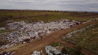 Bomba Ecologica - Gunoistea de langa satul de langa castelul lui Stati