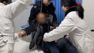 六旬大爺除夕夜發病被民警及時送醫，醫生：他突發中風伴隨腦梗，容易出現生命危險