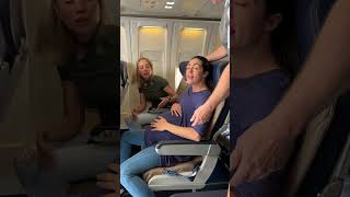 Fake Pregnant belly Scam on the Southwest flight #airplane #southwest #fakepregnancy #shorts