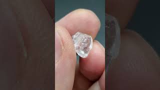 極上ギラギラ！超透明4.3ct！丸ごとフェナカイト！超高波動ロシア産フェナカイト原石