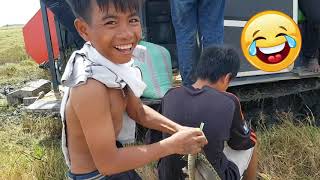 កំពូលអ្នកចាប់កណ្ដុរ​ / Boy Catching a Mouse in Field