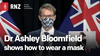 Dr Ashley Bloomfield demonstrates how to wear mask | RNZ