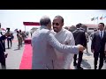 madaxweyne xasan sheekh oo garoonka aadan cadde kusoo dhaweeyey ra iisul wasaare abiy axmed.