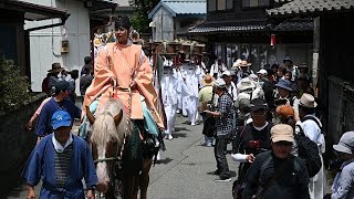 熊本・阿蘇神社で御田祭　豊作祈願し神輿に稲投げる