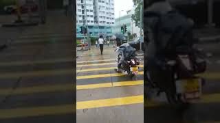 車Cam直擊：學神仔，你坐緊係電單車 🏍 ，唔係學行車🤗