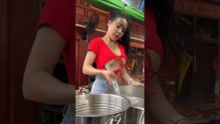 Funny Chef Serves Delicious Pork Noodle Soup - Thai Street Food