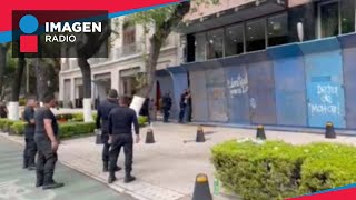 Colocan vallas en Paseo de la Reforma en la CDMX