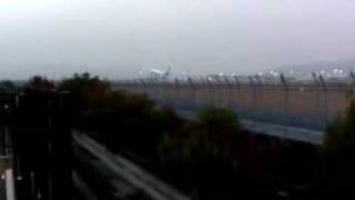 20101112　伊丹スカイパークからみた離陸風景