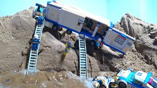 LEGO DAM BREACH - LEGO CITY POLICE UNDER WATER ATTACK