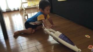 １歳5ヶ月 掃除機 お手伝い