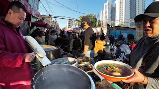 What do locals eat for breakfast at the starting point of the Great Wall in northern China?