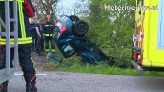 Auto over de kop Nieuw Beerta