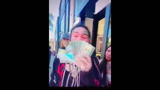 6ix9ine throws the money