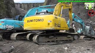 Excavator Kobelco SK200 Disaster Delayed Rescue Operations