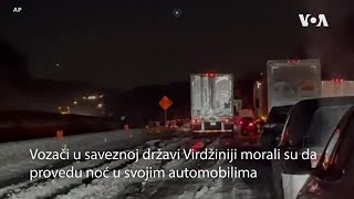 Vozači u Virdžiniji proveli noć u automobilima zaglavljenim zbog snega