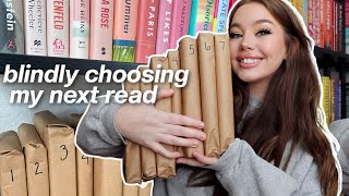 BLINDLY CHOOSING MY TBR!! *reading vlog*