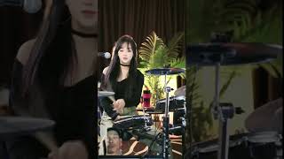 #drums #music #fancam #douyin #音乐才女 #架子鼓演奏 #边打边唱 #dj #drummer #littledrummergirl m