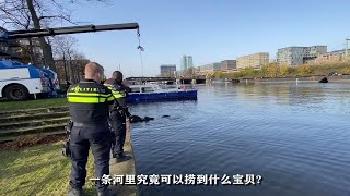 小伙强磁打捞河中宝贝，捞上来的东西惊呆警察