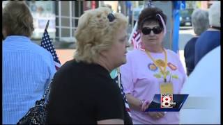 Freeport Flag Ladies inspire locals, tourists to honor police