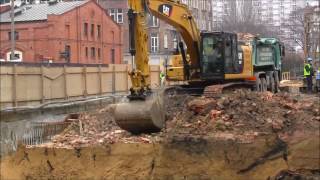 CAT® 323 F - Excavators in action - Mennica Legacy Tower Warszawa 7 marca 2017