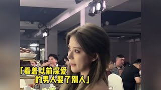 哭待像个泪人爱而不得 初恋 我们终究是错过了#情感##热门#