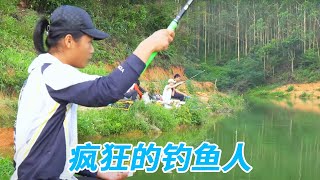 疯狂的钓鱼人 凌晨两点的水库现场堪比运动会 队伍从山上排到山下