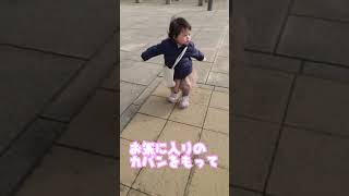 【1歳1か月】風になびく髪、負けずに歩く赤ちゃん【年子育児】