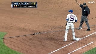 LAD@NYM: Campbell catches line drive, steps on first