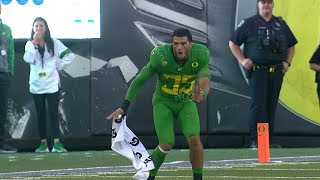 Oregon linebacker Troy Dye leads Autzen Stadium in 'Shout' tradition